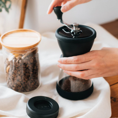 Molinillo Cerámico Skerton Plus Hario en Cafés La Mexicana