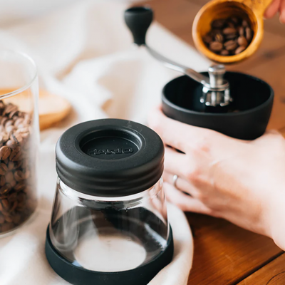 Molinillo Cerámico Skerton Plus Hario en Cafés La Mexicana