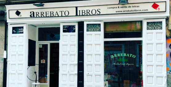 Ayudando a nuestros vecinos. Arrebato libros